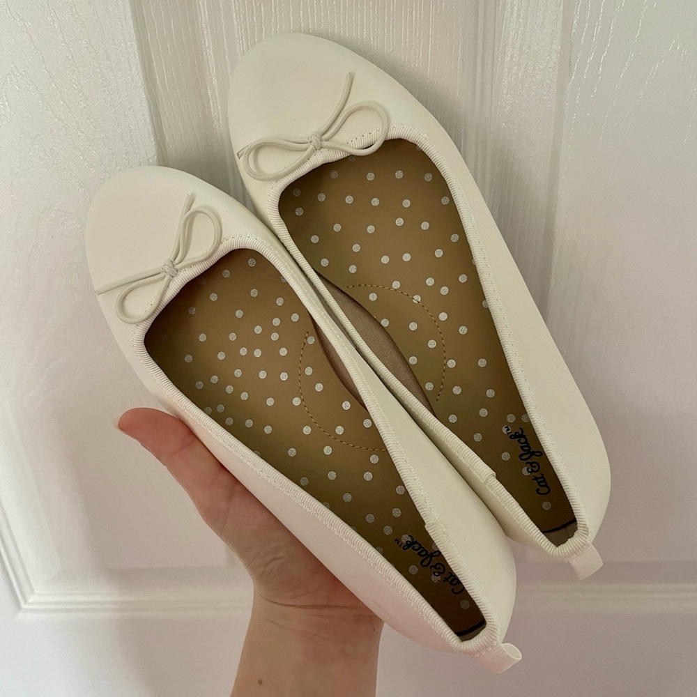 Girl’s White Ballet Flats